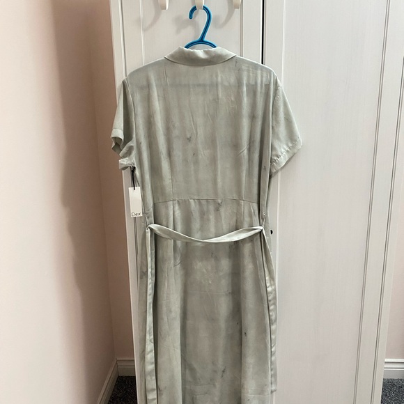 Dex Sage Green Button-Front Maxi Dress - Picture 2 of 3